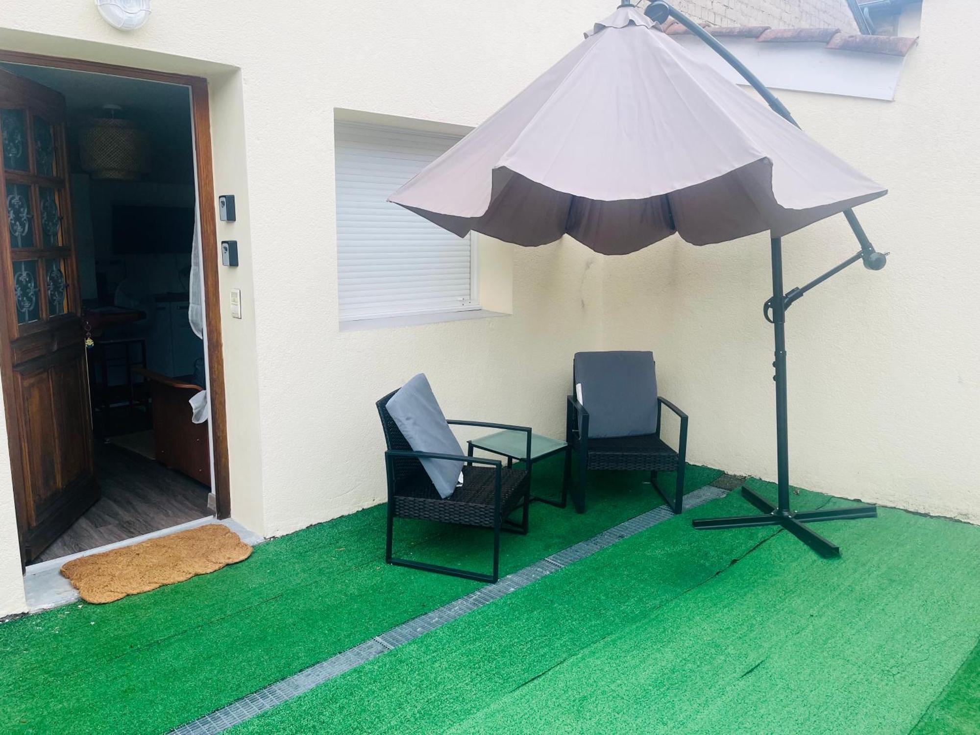 Le Petit Prince , Jolie Maisonnette Terrasse Netflix Parking Prive Jeux De Societe Μπουργκ-αν-Μπρες Εξωτερικό φωτογραφία